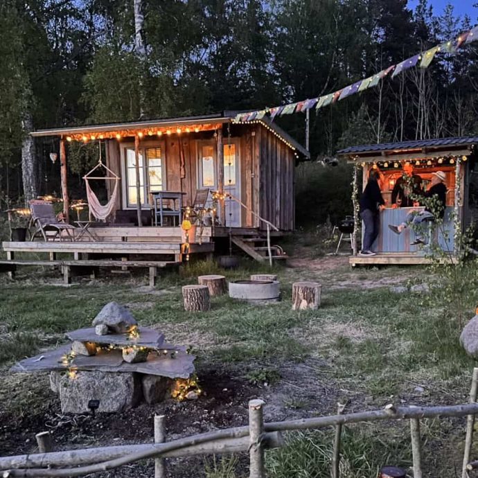 Chilly cabin with the new outdoor-kitchen/bar